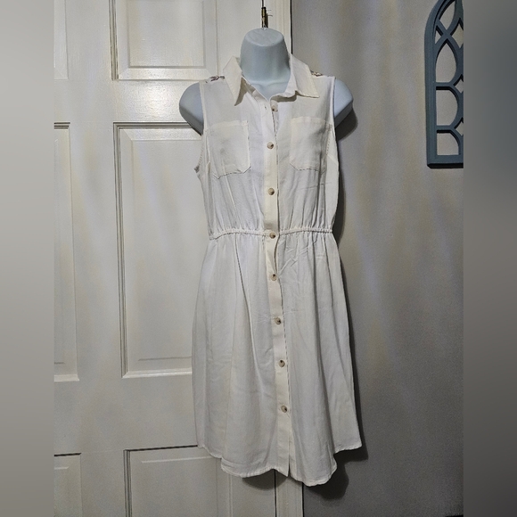 Mystree Dresses & Skirts - Mystree White Polo Collar Sundress